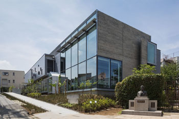 終焉の地に建つ漱石山房記念館