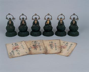 旧像内納入品