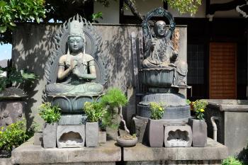 大日如来坐像と地蔵菩薩半跏像