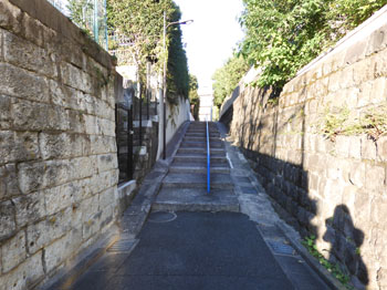 闇坂（市谷砂土原町・市谷鷹匠町）