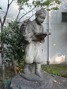 花園神社の二宮尊徳像