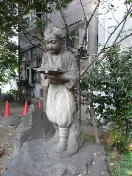 花園神社の二宮尊徳像