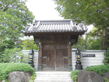 獅子吼会の山門