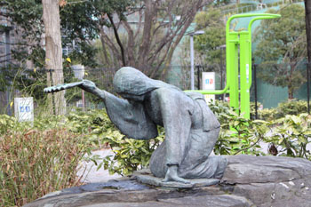 「久遠の像」　紅皿