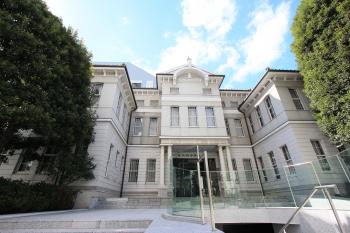 東京物理学校の木造校舎（明治39年神楽坂に建設）外観を復元した近代科学資料館
