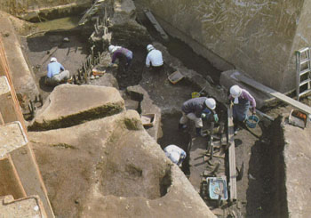 南元町遺跡３次調査　096号遺構調査風景
