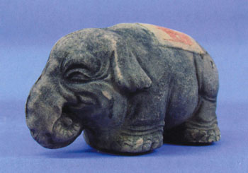 仏性寺跡１次調査　5号遺構（甕棺墓）出土土製象人形